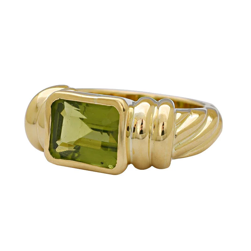 RING - PERIDOT IN 18K GOLD