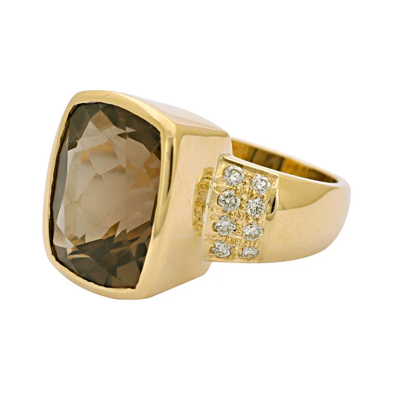 RING- SMOKY QUARTZ AND DIAMOND IN 18K GOLD